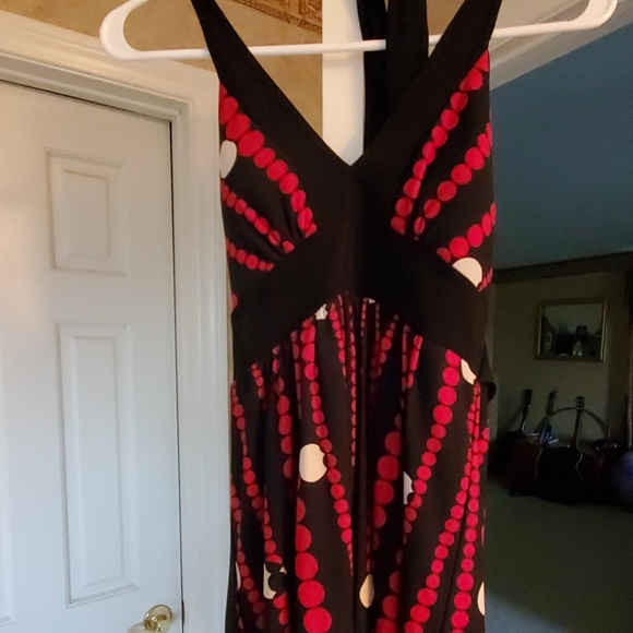 Dresses - Picture 3 of 3